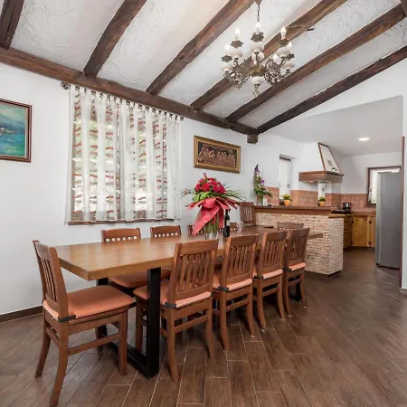 Toni By Interhome * كاستاف