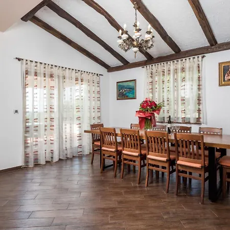 Toni By Interhome * كاستاف