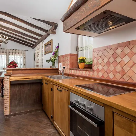 Toni By Interhome * كاستاف