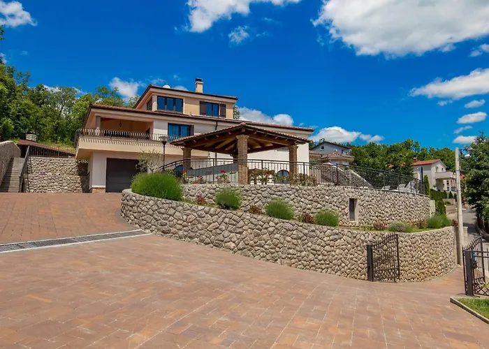 Toni By Interhome カスタヴ