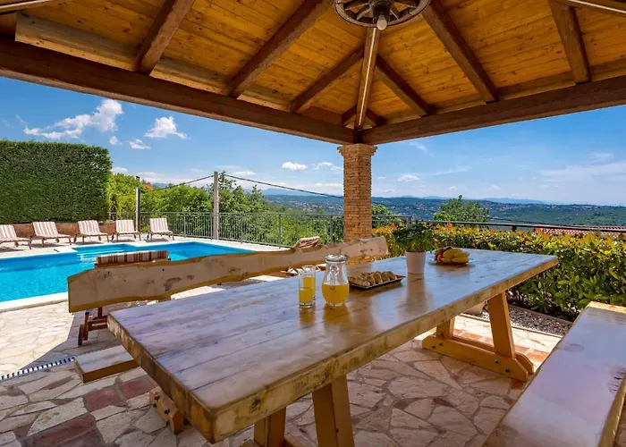 Toni By Interhome カスタヴ