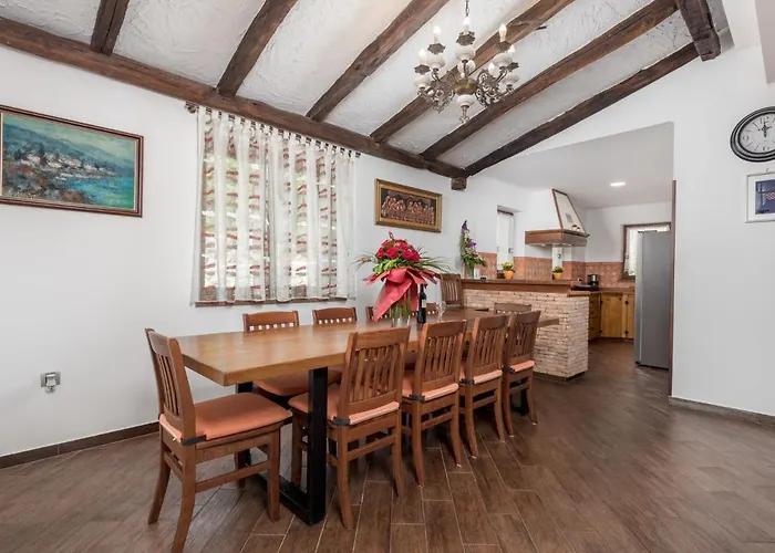 Toni By Interhome * カスタヴ