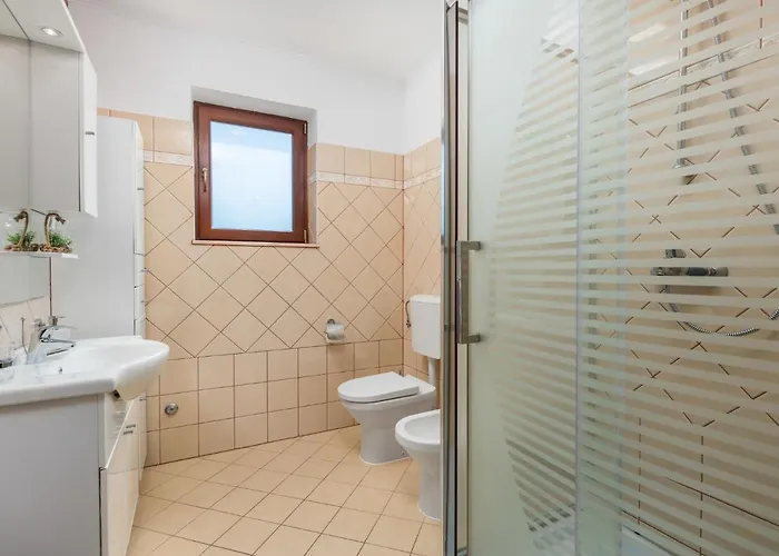 בית נופש Toni By Interhome קסטב