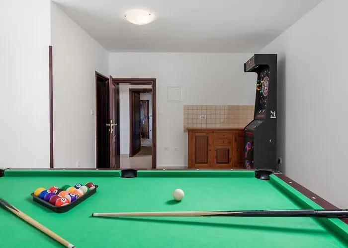 Toni By Interhome カスタヴ